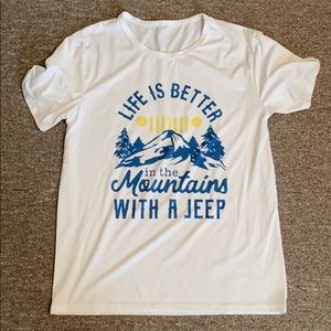 Women’s Jeep/mountains T-shirt. Size medium
